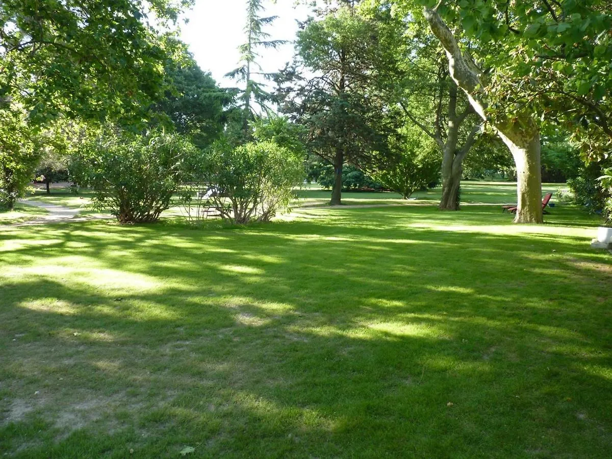 Domaine De Rhodes B&B Avignon France